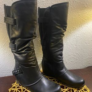 Black boots size 7